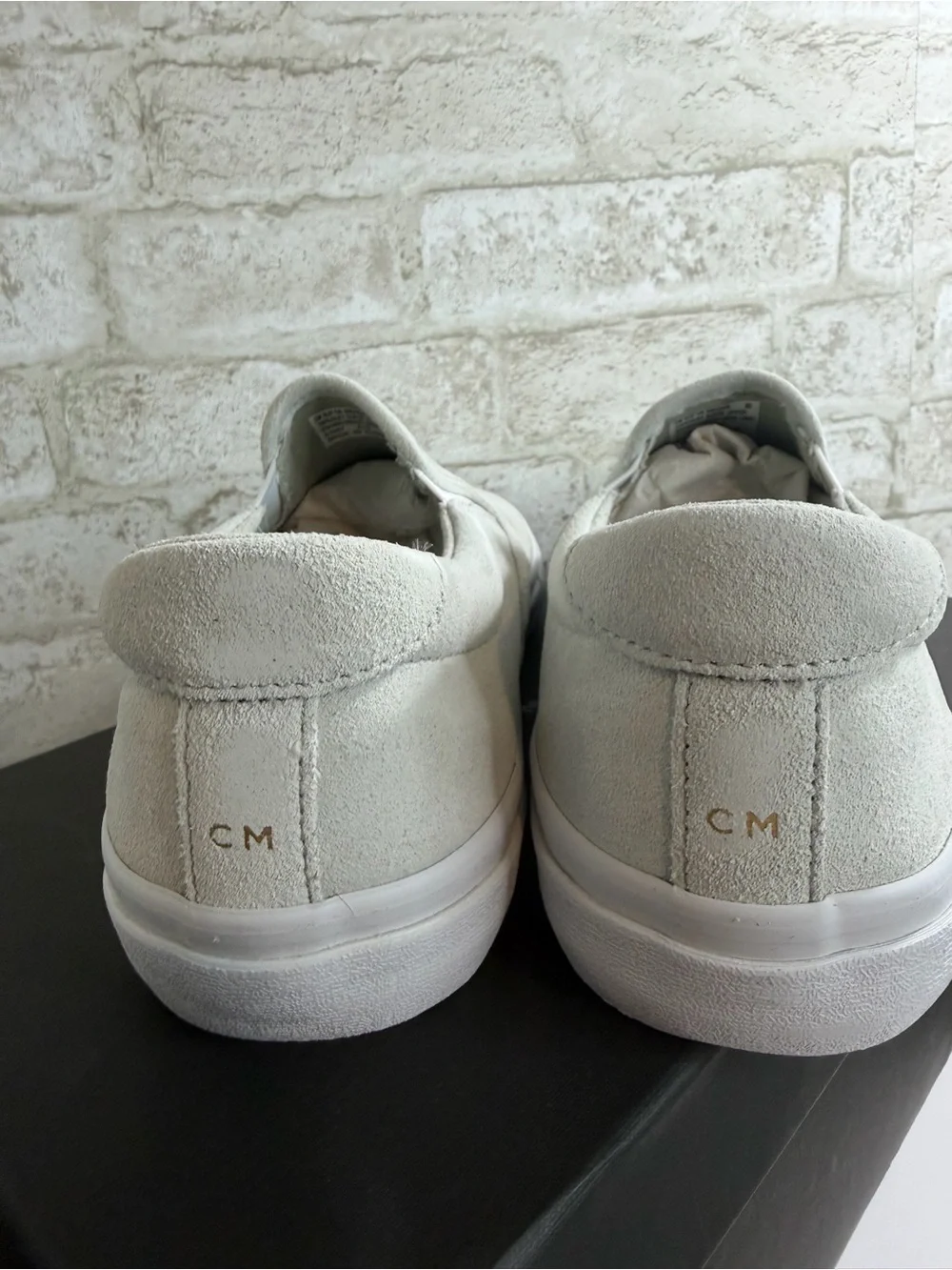 Club Monaco Men’s Slip-On Suede Sneakers in Light Gray Size 9